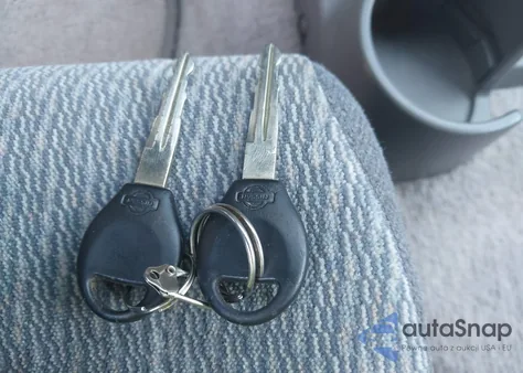 2000 Nissan Frontier Xe from USA, damaged, VIN 1N6DD26S7YC341932